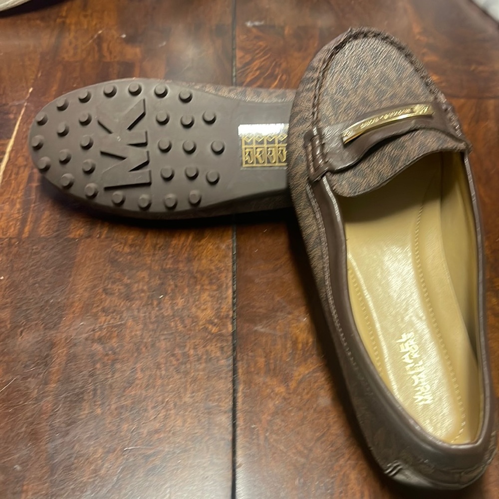 Brand new Michael Kors size 6